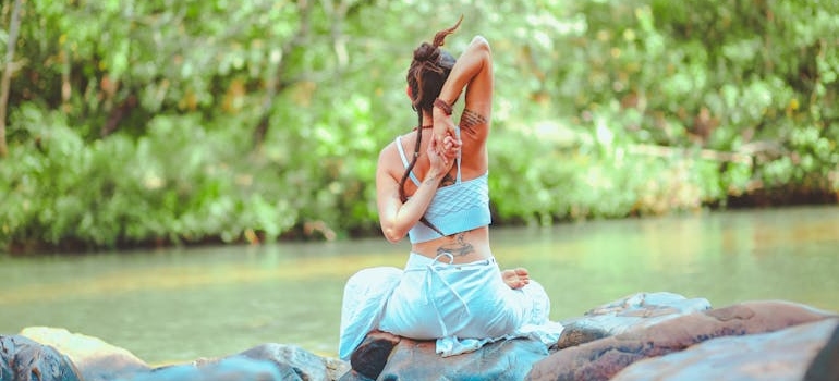 a girl doing dynamic stretches in her flexibility class