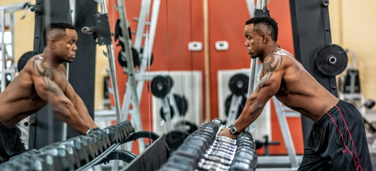 a person in the gym enjoying popular strength training routines in Abu Dhabi.