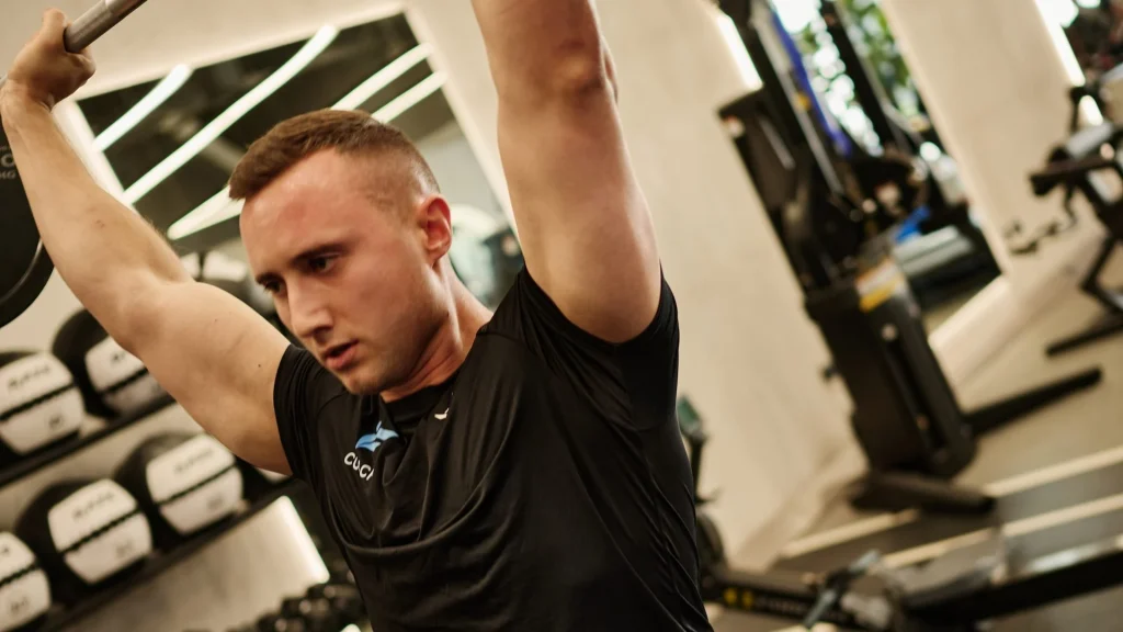 Tony, personal trainer, strength training session in a Dubai gym