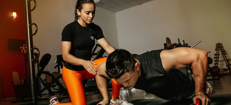 Person who knew the qualities to look for in a personal trainer in Dubai and is now working out efficiently 